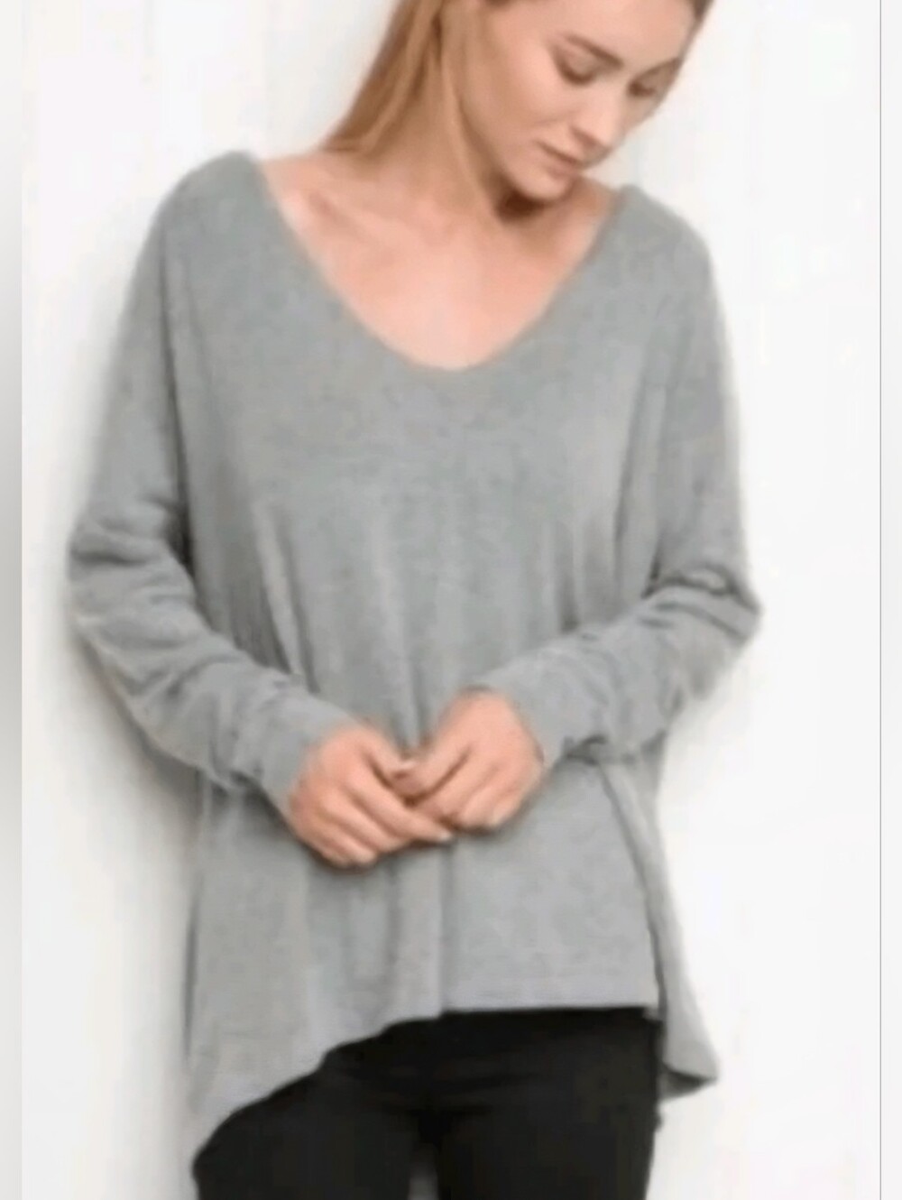 Brandy Melville Womens Size M/L Gray V-Neck Long Sleeve Lightweight Sweater